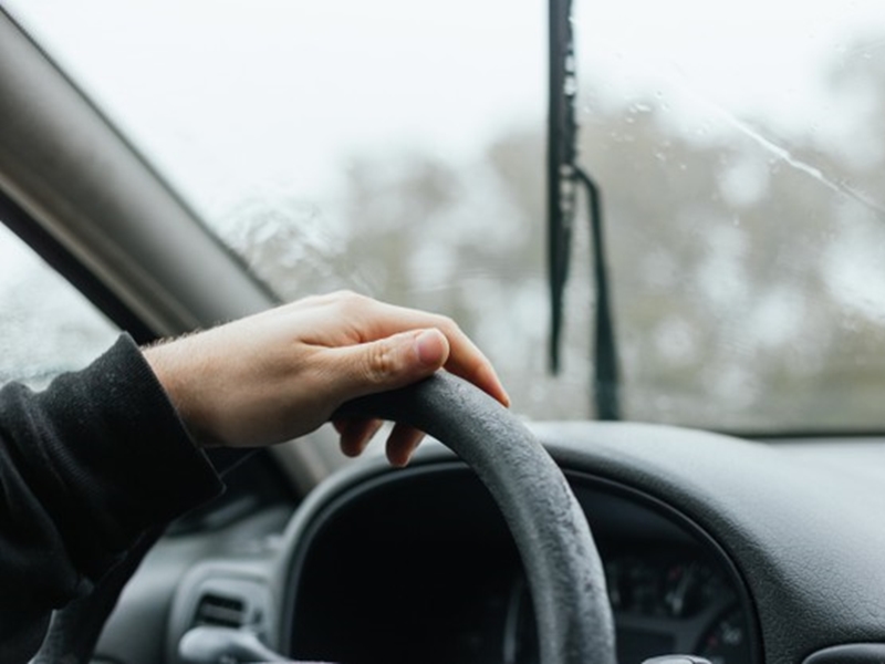 8 วิธีขับรถหน้าฝนให้ปลอดภัย ลดความเสี่ยงเกิดอุบัติเหตุ