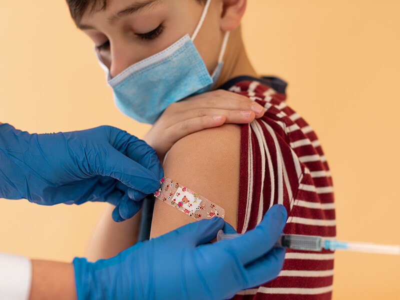 พ่อแม่ต้องรู้ ฉีดวัคซีนซิโนแวคให้เด็ก มีผลข้างเคียงไหม?